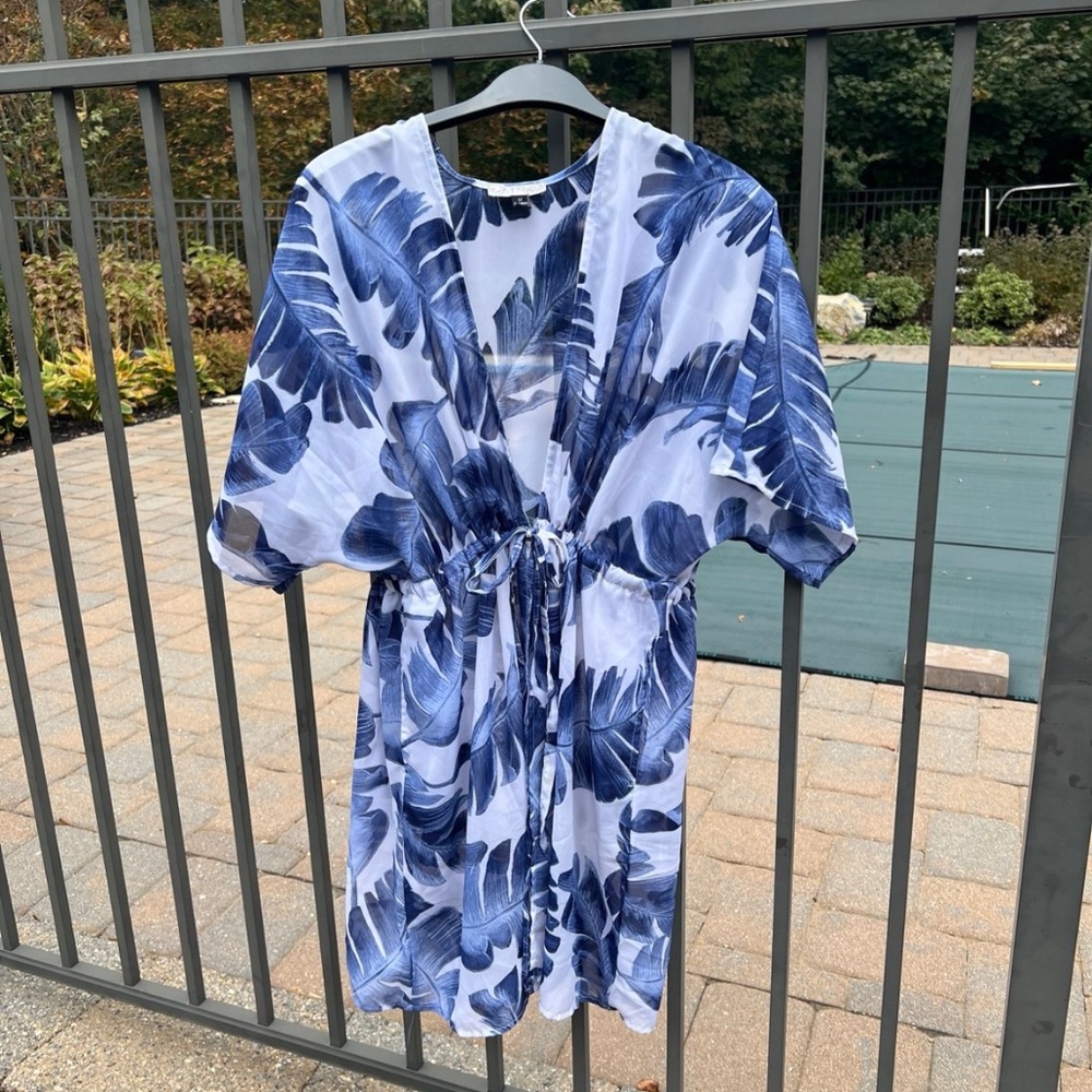 NWOT Beautiful beach cover up